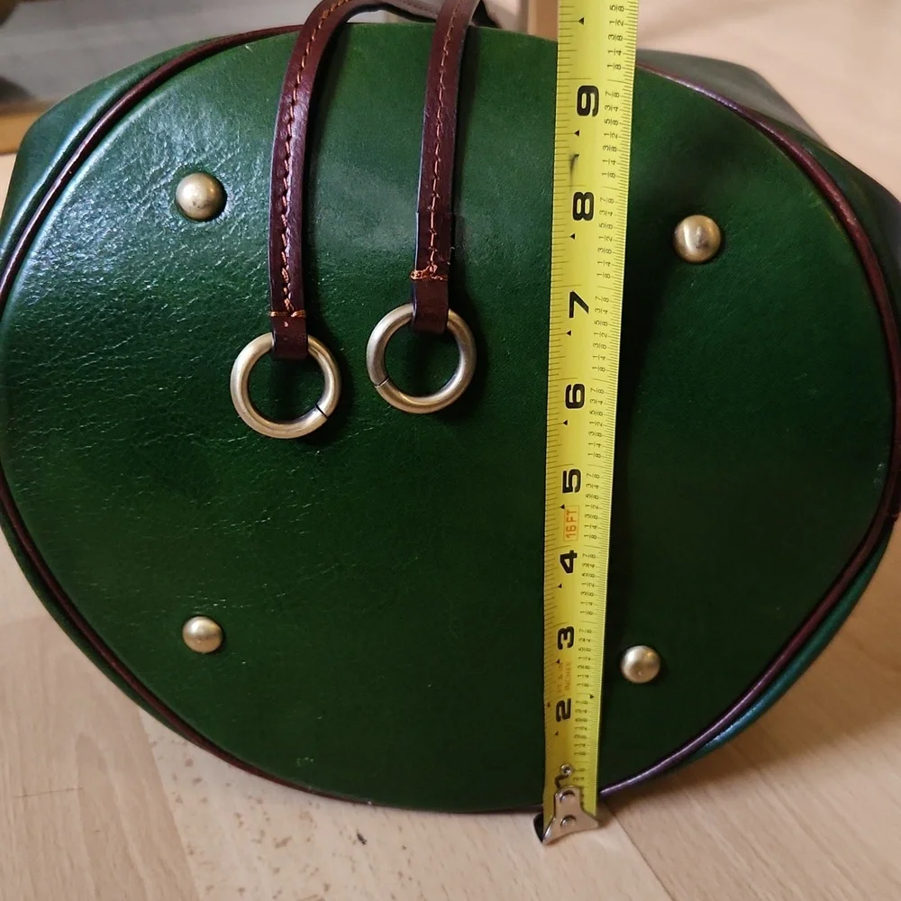 Time Resistance Green Leather Bucket Bag - Picture 15 of 15